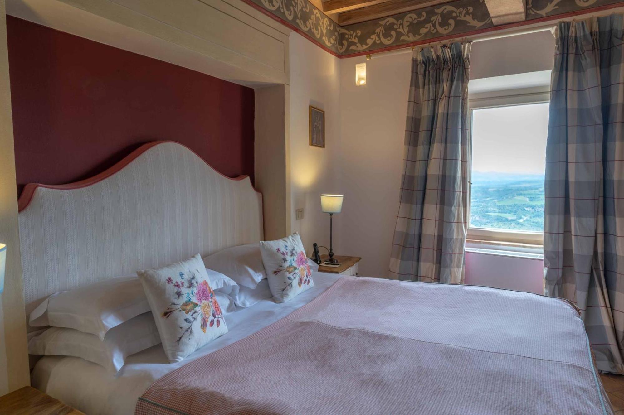 Castello Di Velona Resort, Thermal Spa & Winery Montalcino Exterior photo