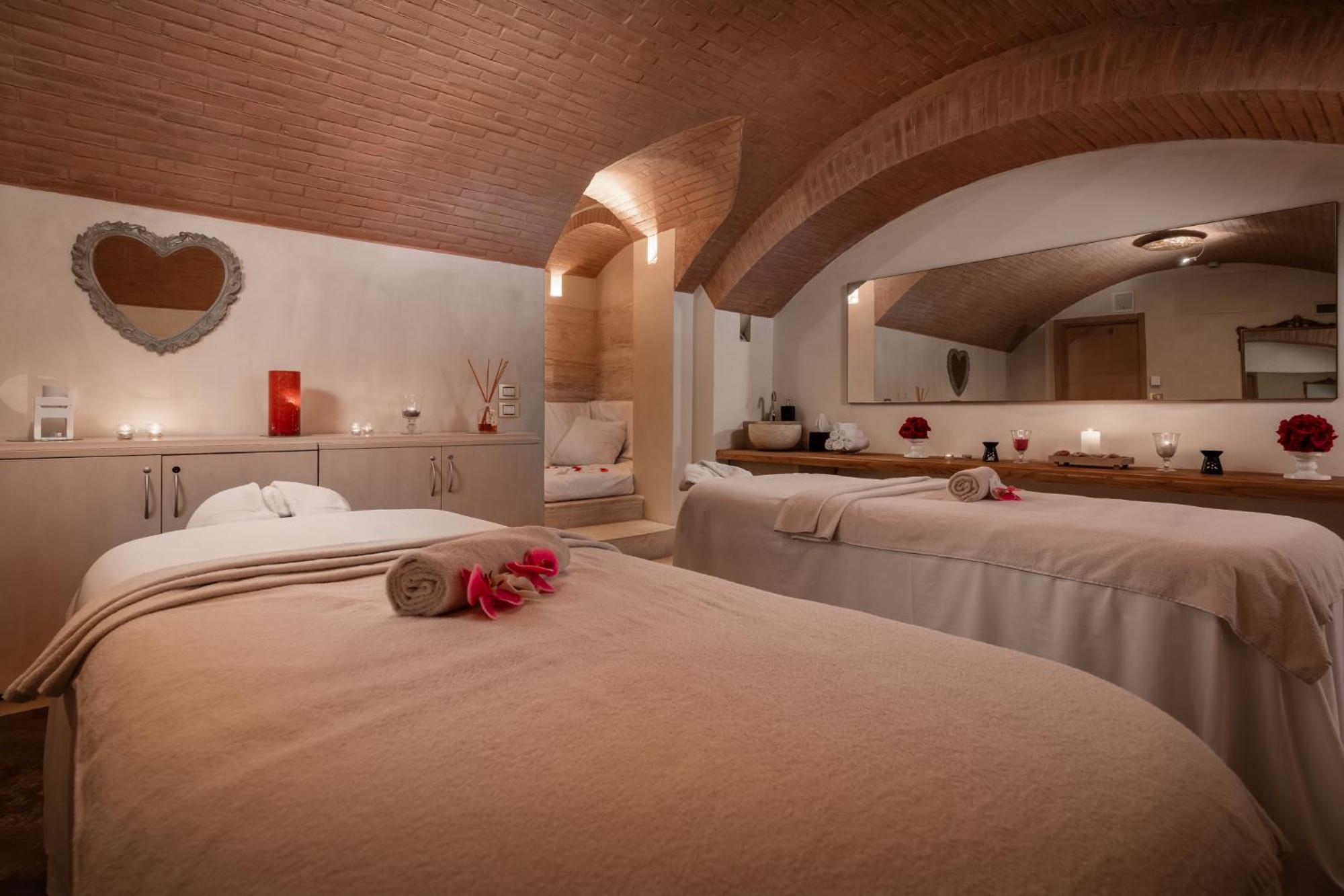 Castello Di Velona Resort, Thermal Spa & Winery Montalcino Exterior photo